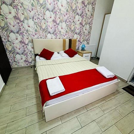 Nikas Guest House Batumi Esterno foto