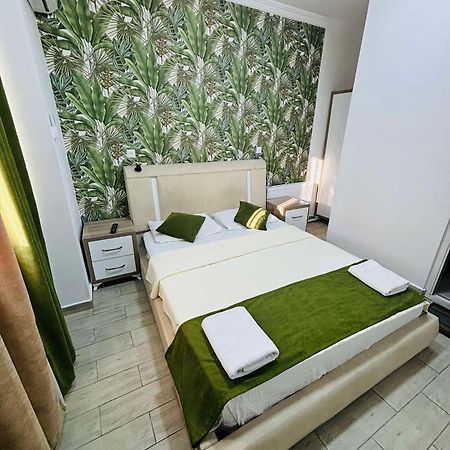 Nikas Guest House Batumi Esterno foto