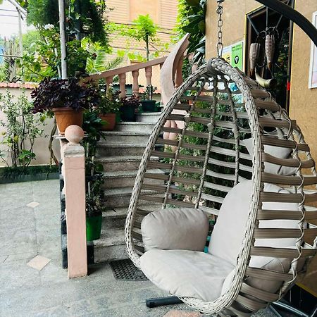 Nikas Guest House Batumi Esterno foto