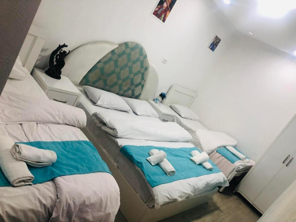 Nikas Guest House Batumi Esterno foto