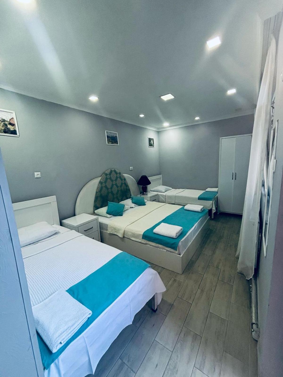 Nikas Guest House Batumi Esterno foto