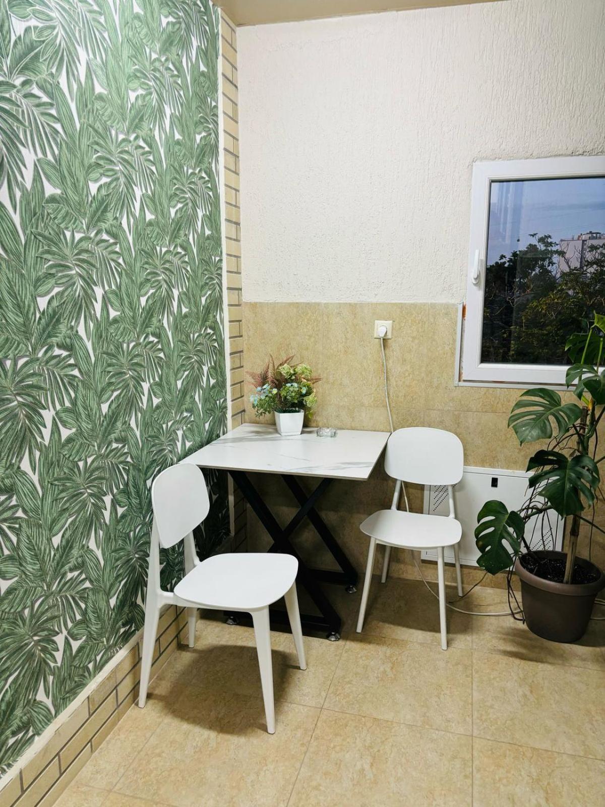 Nikas Guest House Batumi Esterno foto
