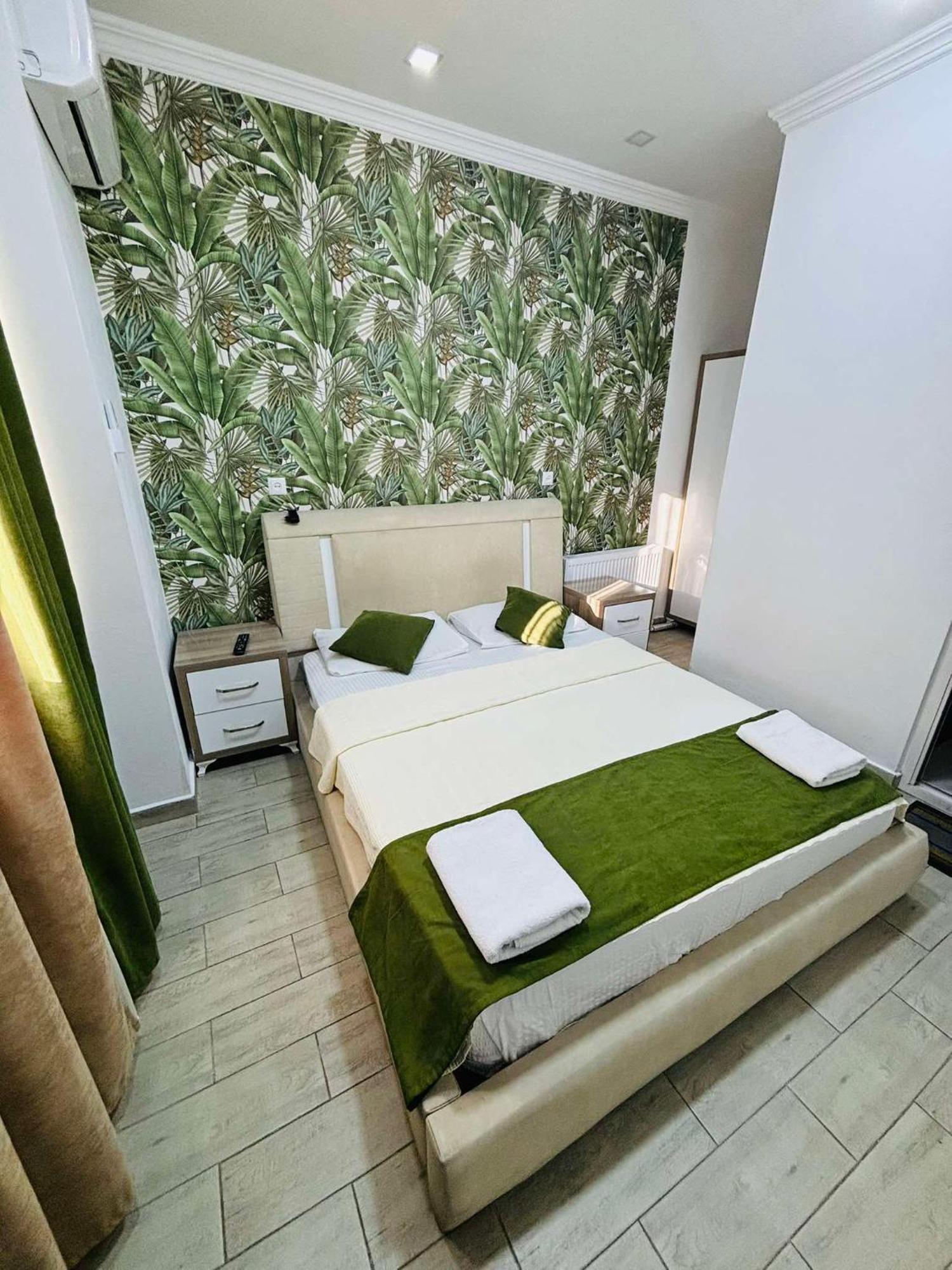Nikas Guest House Batumi Esterno foto