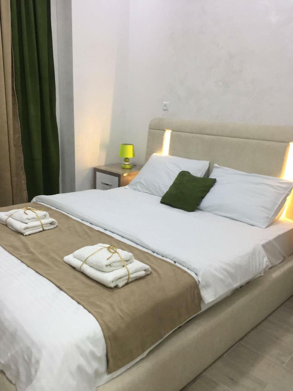 Nikas Guest House Batumi Esterno foto