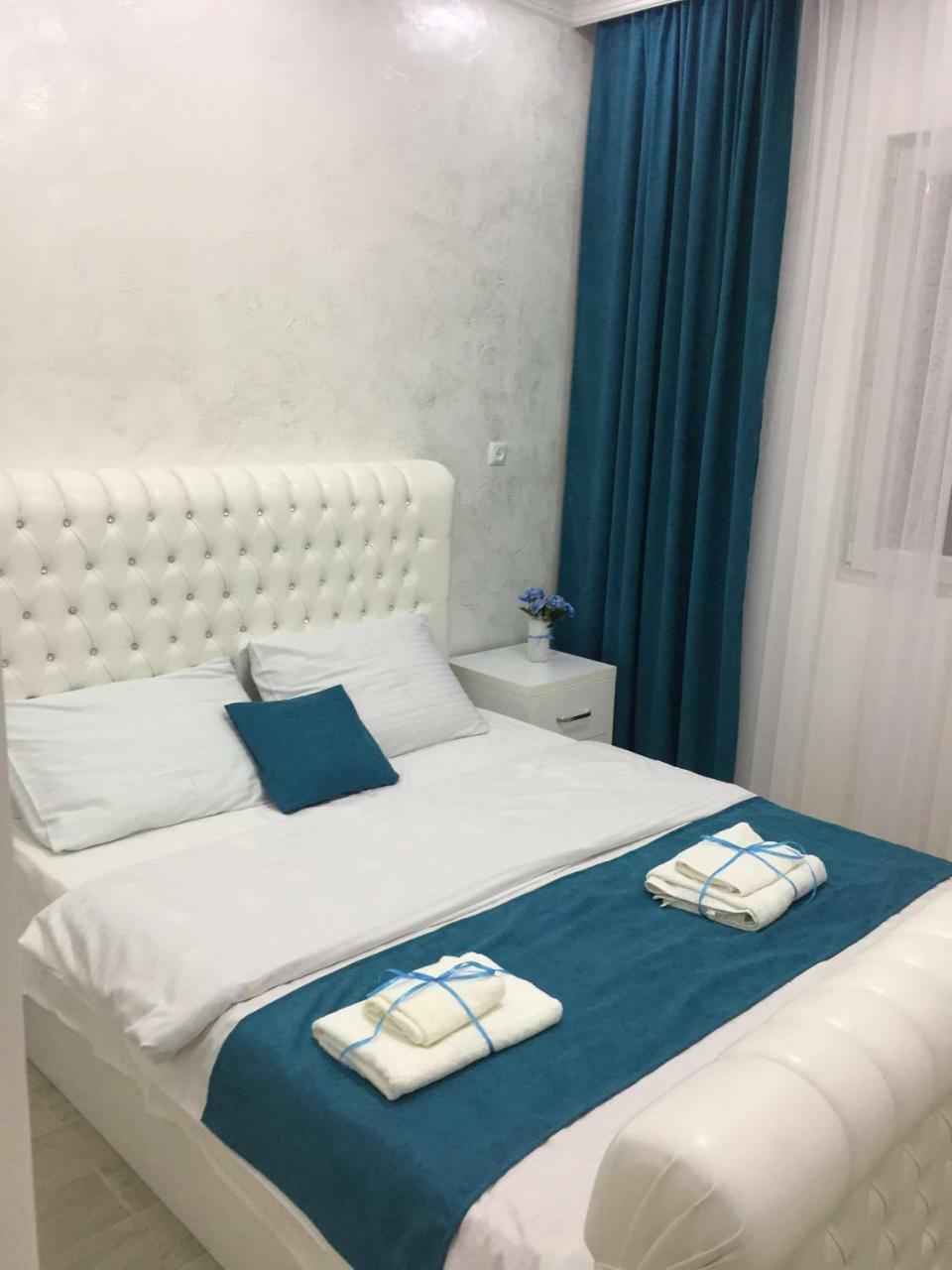 Nikas Guest House Batumi Esterno foto