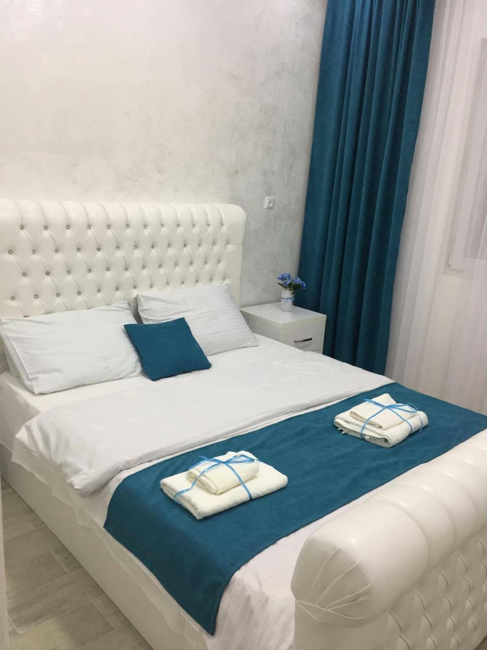 Nikas Guest House Batumi Esterno foto