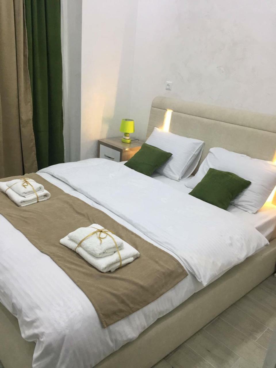 Nikas Guest House Batumi Esterno foto
