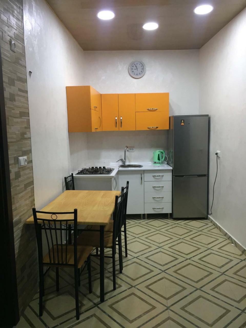 Nikas Guest House Batumi Esterno foto