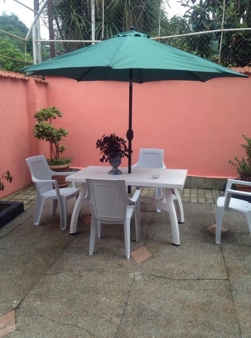Nikas Guest House Batumi Esterno foto