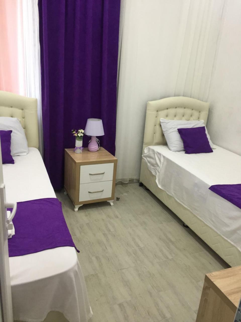 Nikas Guest House Batumi Esterno foto