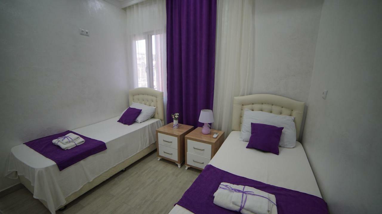 Nikas Guest House Batumi Esterno foto