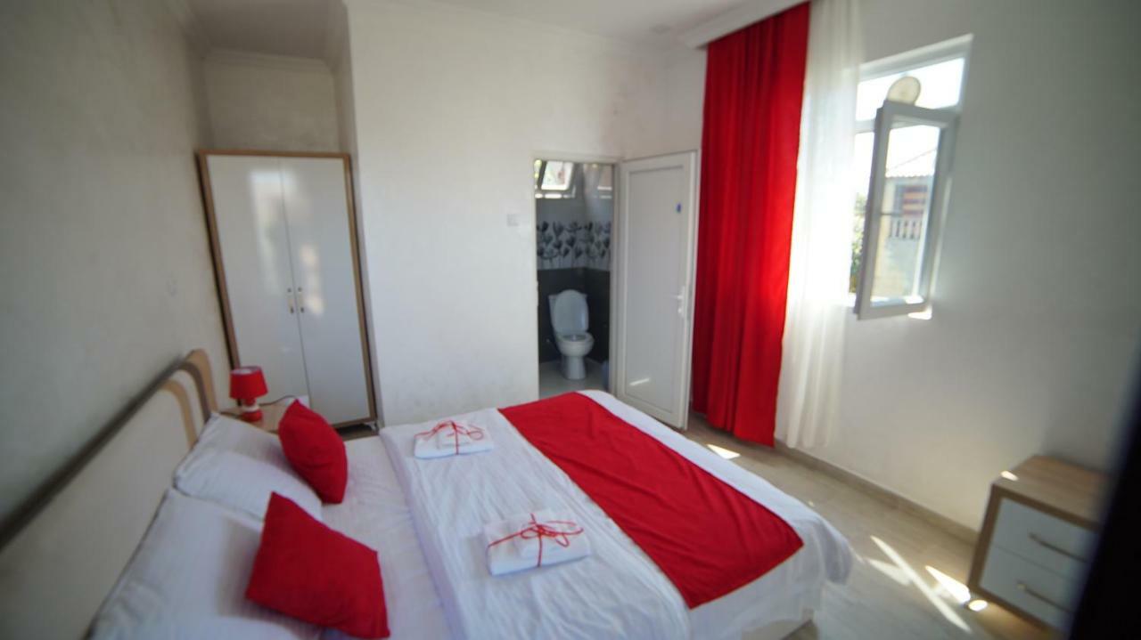 Nikas Guest House Batumi Esterno foto